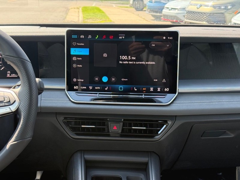Volkswagen Tiguan Vehicle Full-screen Gallery Image 8