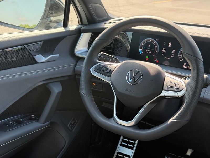 Volkswagen Tiguan Vehicle Full-screen Gallery Image 9