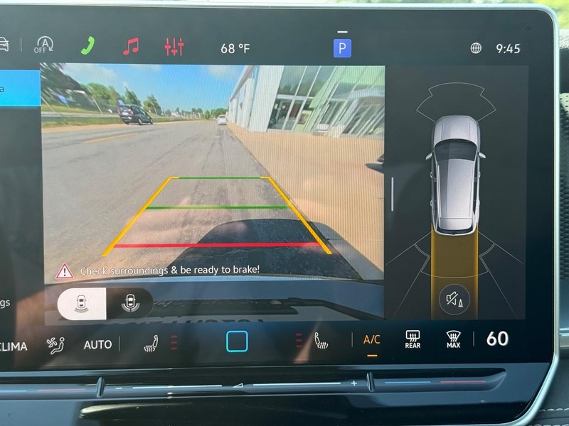 Volkswagen Tiguan Vehicle Full-screen Gallery Image 14