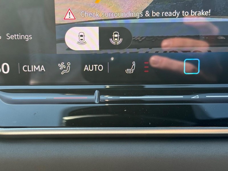 Volkswagen Tiguan Vehicle Full-screen Gallery Image 15