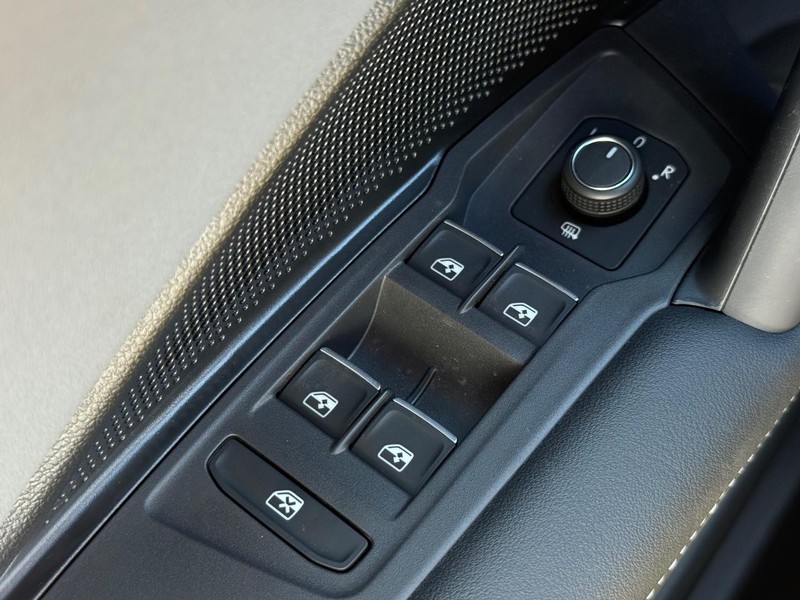Volkswagen Tiguan Vehicle Full-screen Gallery Image 16