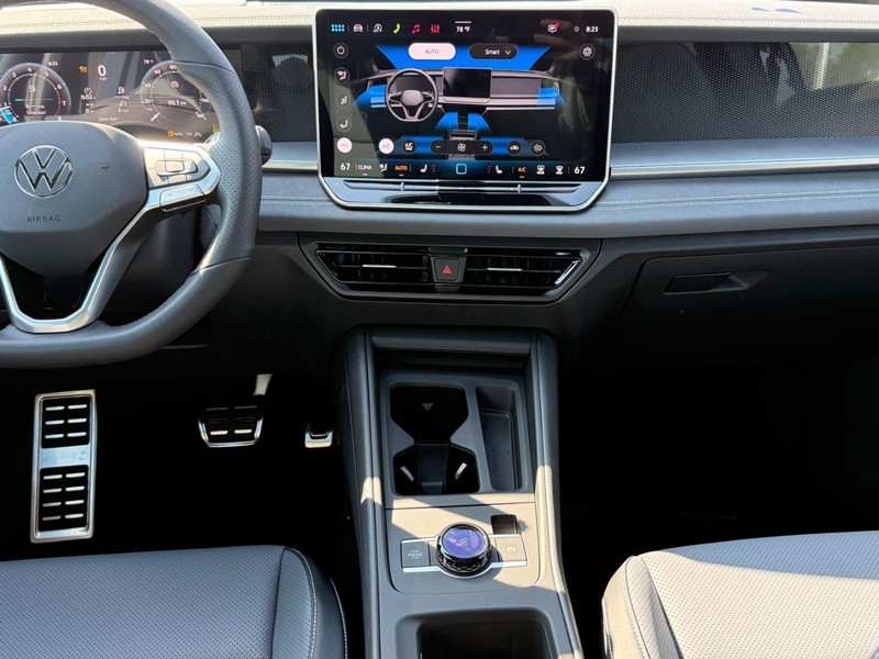 Volkswagen Tiguan Vehicle Full-screen Gallery Image 5