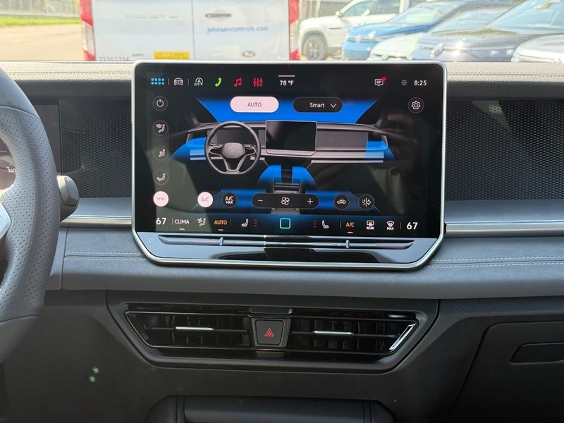 Volkswagen Tiguan Vehicle Full-screen Gallery Image 6