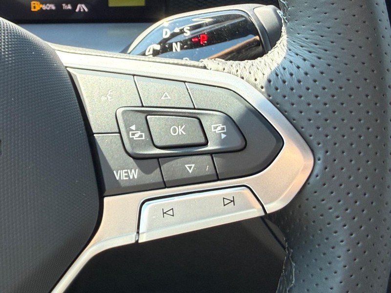 Volkswagen Tiguan Vehicle Full-screen Gallery Image 10