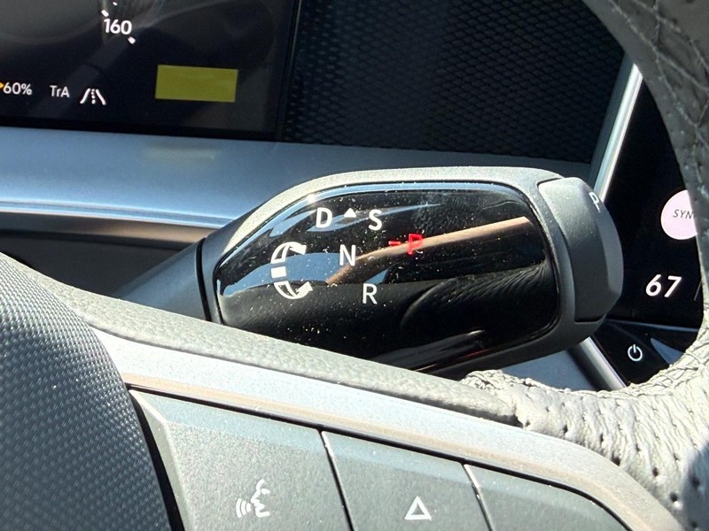 Volkswagen Tiguan Vehicle Full-screen Gallery Image 11