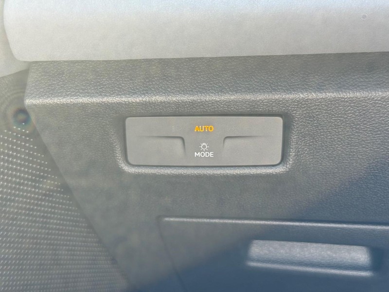 Volkswagen Tiguan Vehicle Full-screen Gallery Image 15