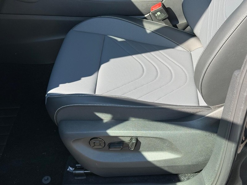 Volkswagen Tiguan Vehicle Full-screen Gallery Image 17