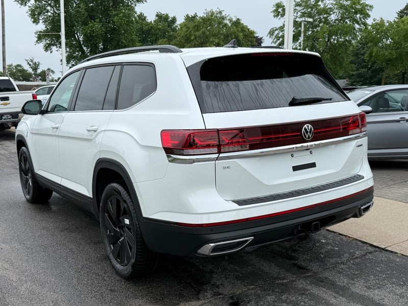 Volkswagen Atlas Vehicle Full-screen Gallery Image 3