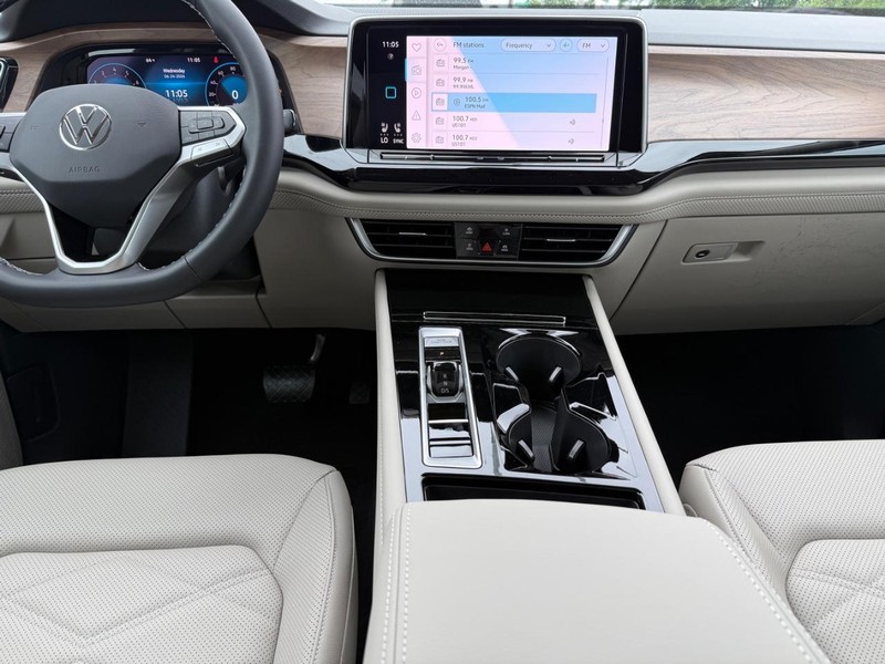 Volkswagen Atlas Vehicle Full-screen Gallery Image 6