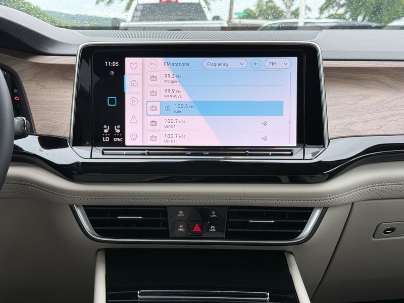 Volkswagen Atlas Vehicle Full-screen Gallery Image 7