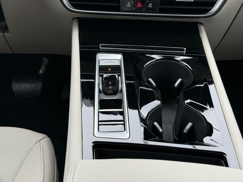 Volkswagen Atlas Vehicle Full-screen Gallery Image 8