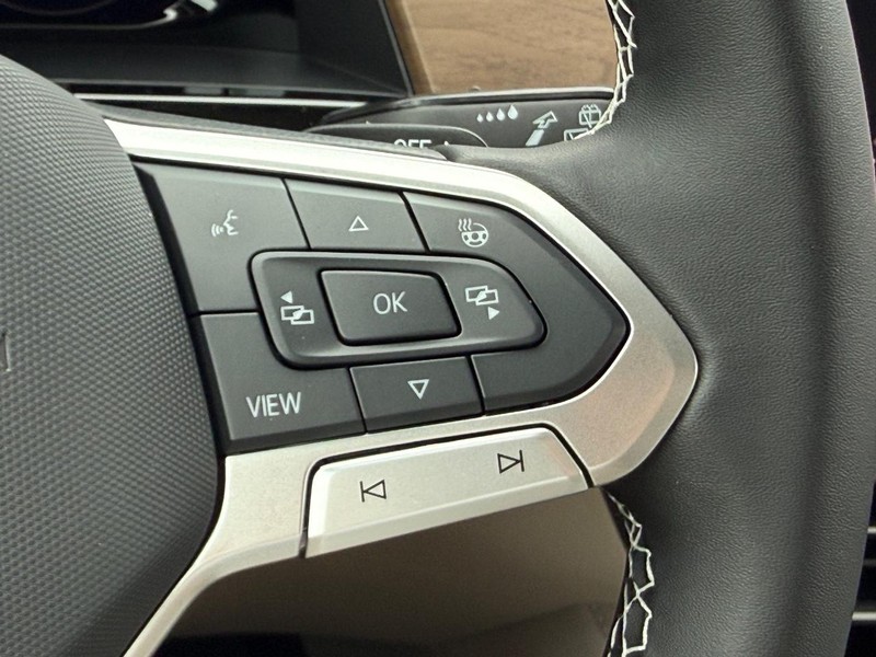 Volkswagen Atlas Vehicle Full-screen Gallery Image 11