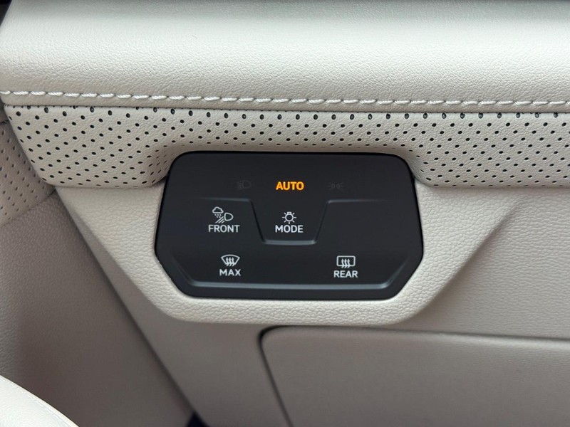 Volkswagen Atlas Vehicle Full-screen Gallery Image 15