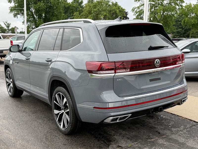 Volkswagen Atlas Vehicle Full-screen Gallery Image 3