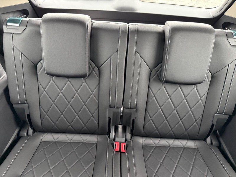 Volkswagen Atlas Vehicle Full-screen Gallery Image 5
