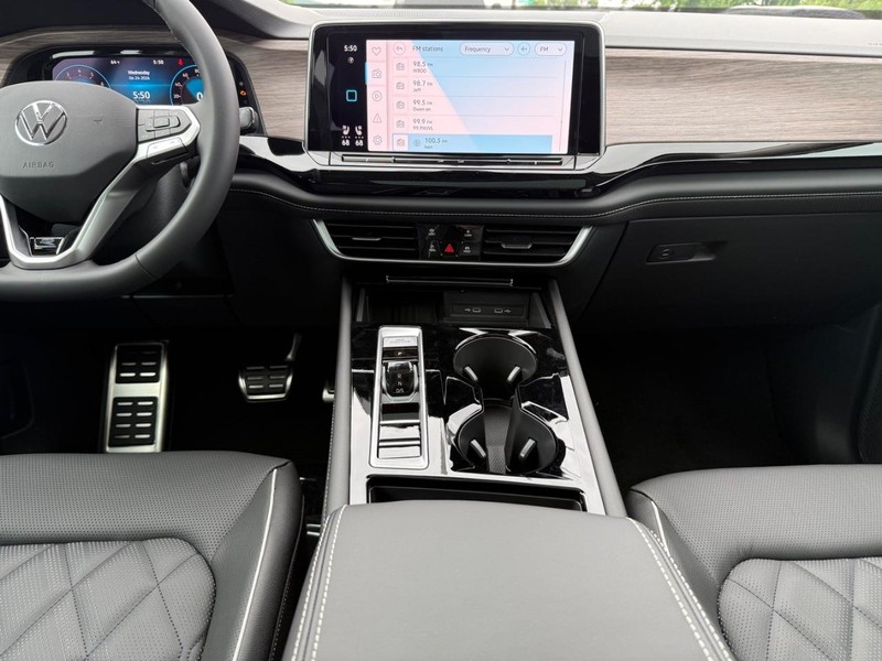 Volkswagen Atlas Vehicle Full-screen Gallery Image 6