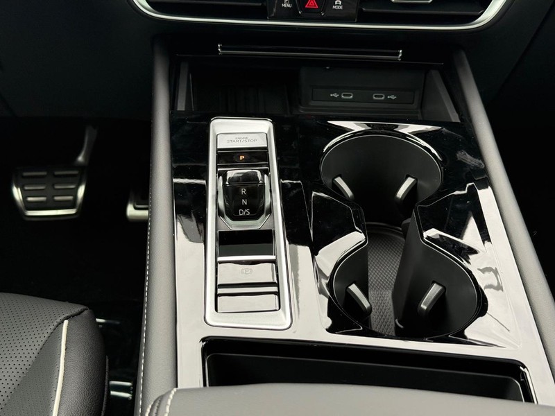 Volkswagen Atlas Vehicle Full-screen Gallery Image 8
