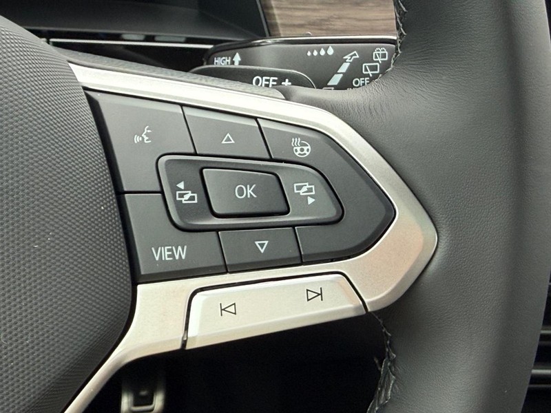 Volkswagen Atlas Vehicle Full-screen Gallery Image 11