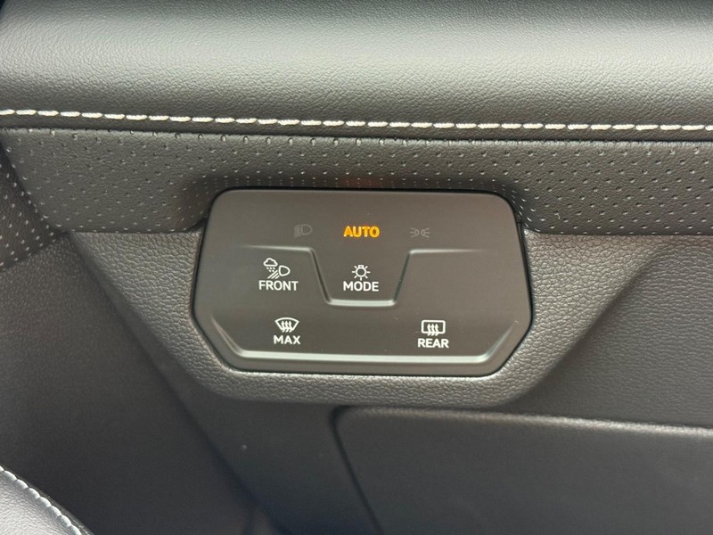 Volkswagen Atlas Vehicle Full-screen Gallery Image 13