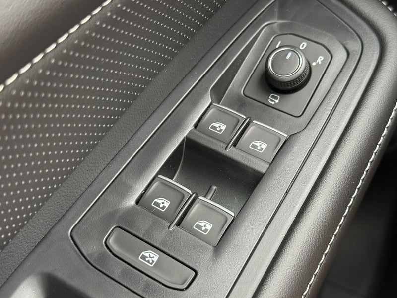 Volkswagen Atlas Vehicle Full-screen Gallery Image 14