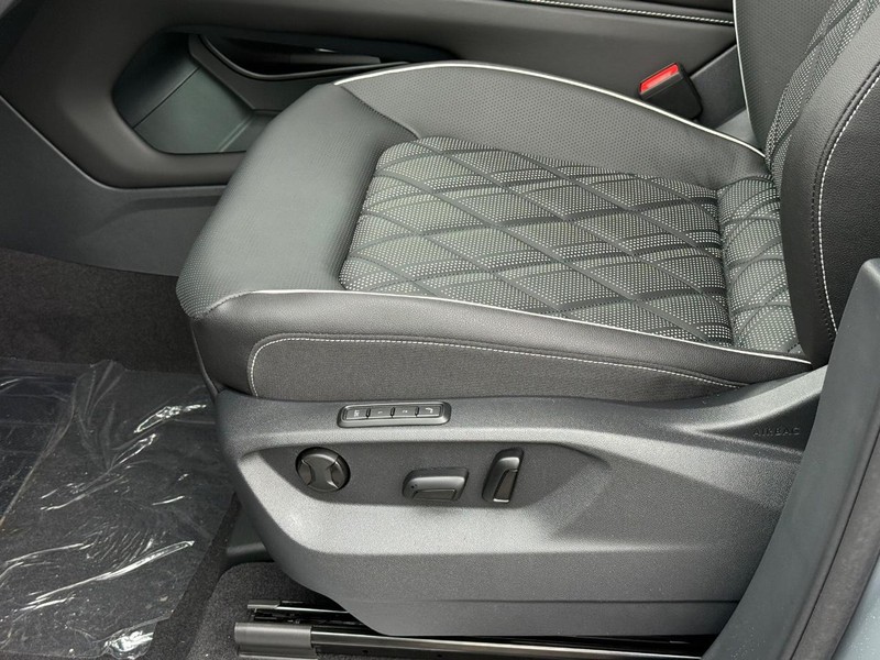 Volkswagen Atlas Vehicle Full-screen Gallery Image 15