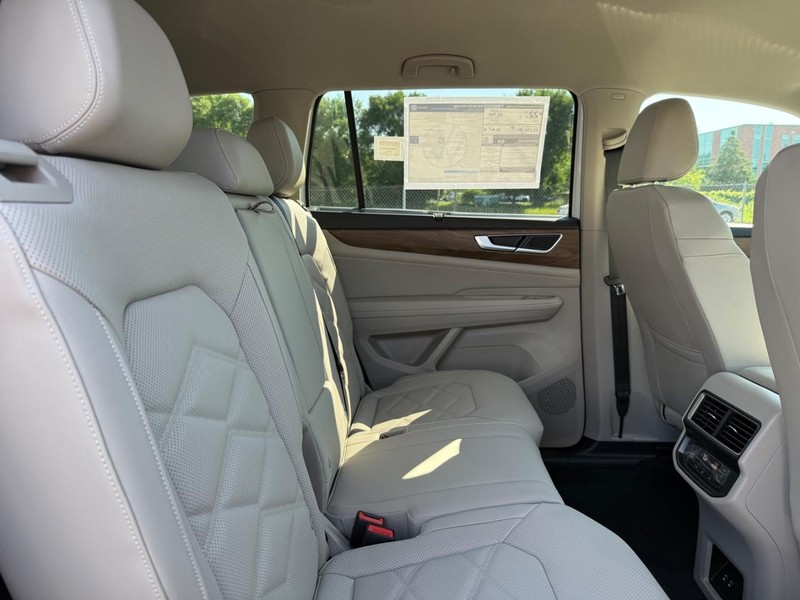 Volkswagen Atlas Vehicle Full-screen Gallery Image 5