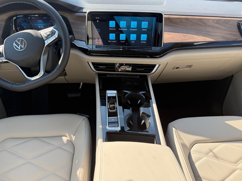 Volkswagen Atlas Vehicle Full-screen Gallery Image 6