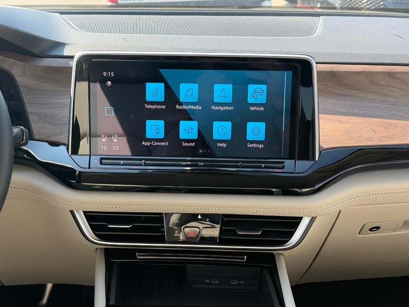 Volkswagen Atlas Vehicle Full-screen Gallery Image 7