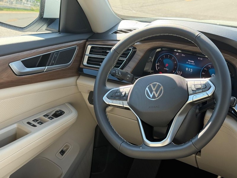 Volkswagen Atlas Vehicle Full-screen Gallery Image 9