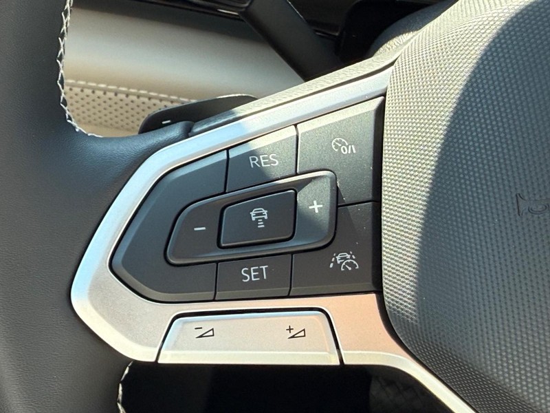 Volkswagen Atlas Vehicle Full-screen Gallery Image 11
