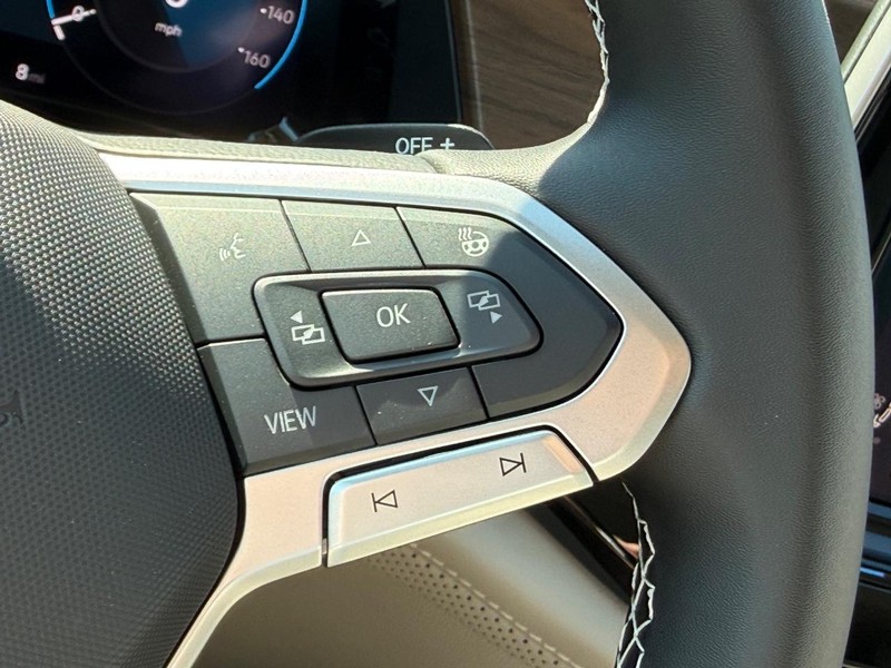 Volkswagen Atlas Vehicle Full-screen Gallery Image 12