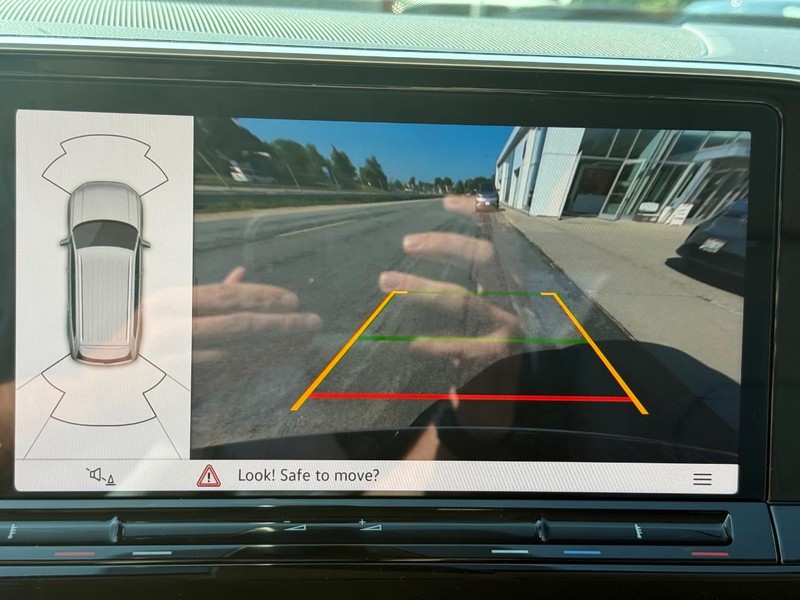 Volkswagen Atlas Vehicle Full-screen Gallery Image 13
