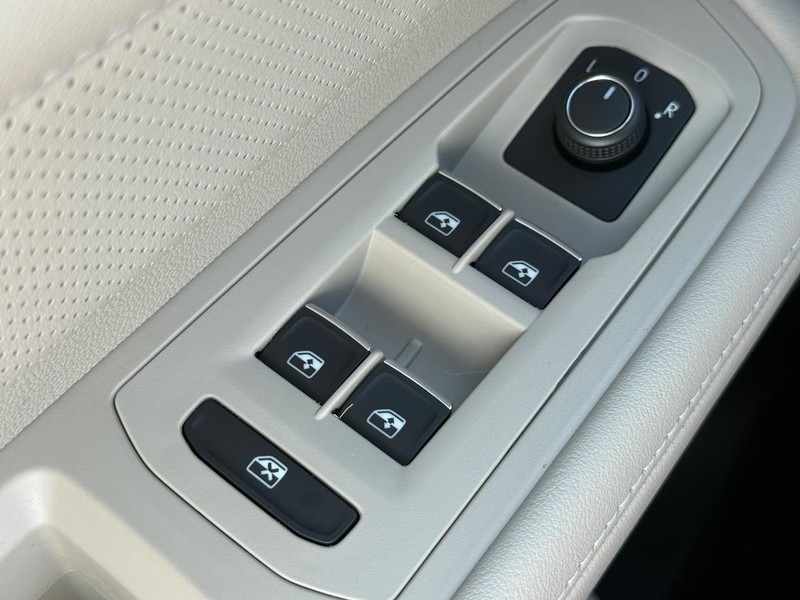 Volkswagen Atlas Vehicle Full-screen Gallery Image 15