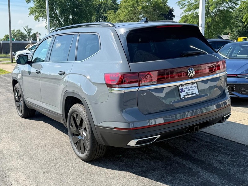 Volkswagen Atlas Vehicle Full-screen Gallery Image 3