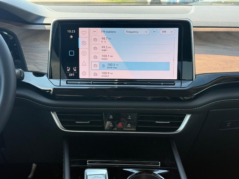 Volkswagen Atlas Vehicle Full-screen Gallery Image 7