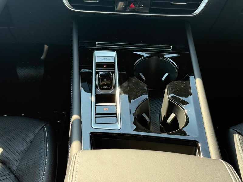 Volkswagen Atlas Vehicle Full-screen Gallery Image 8