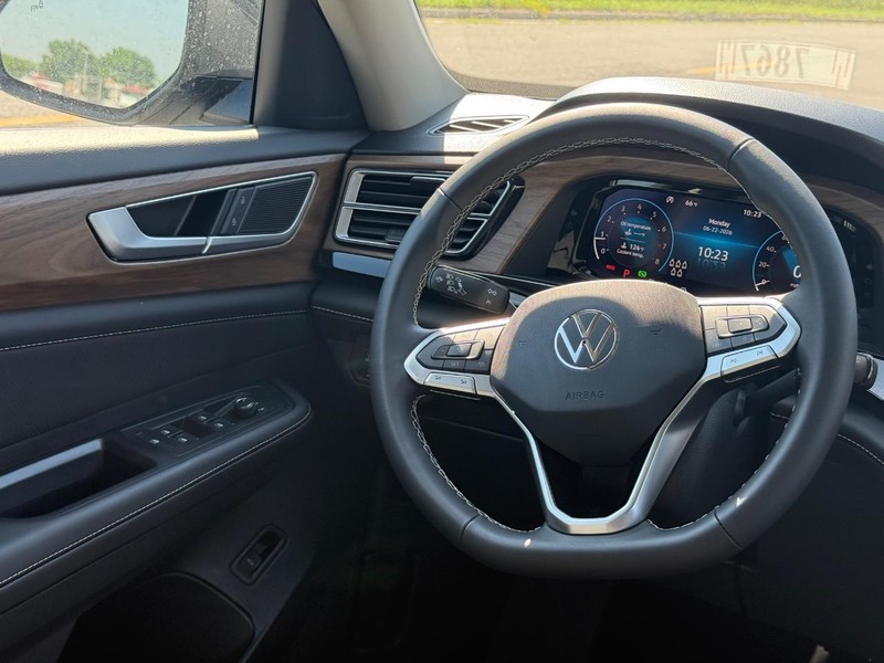 Volkswagen Atlas Vehicle Full-screen Gallery Image 9
