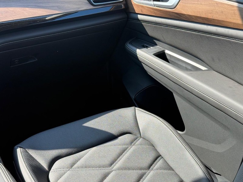 Volkswagen Atlas Vehicle Full-screen Gallery Image 10