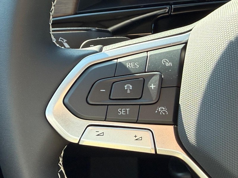 Volkswagen Atlas Vehicle Full-screen Gallery Image 12