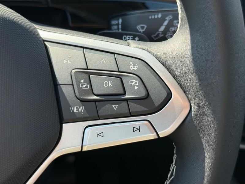 Volkswagen Atlas Vehicle Full-screen Gallery Image 13