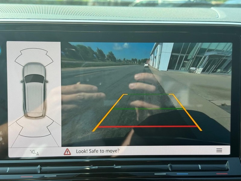 Volkswagen Atlas Vehicle Full-screen Gallery Image 14
