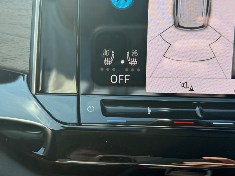Volkswagen Atlas Vehicle Full-screen Gallery Image 15