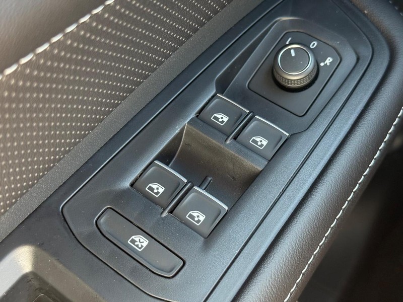 Volkswagen Atlas Vehicle Full-screen Gallery Image 16