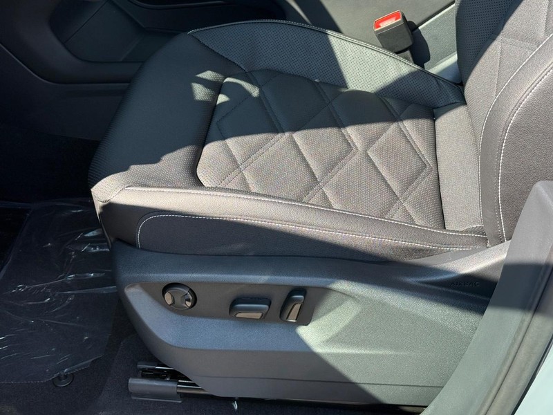 Volkswagen Atlas Vehicle Full-screen Gallery Image 17