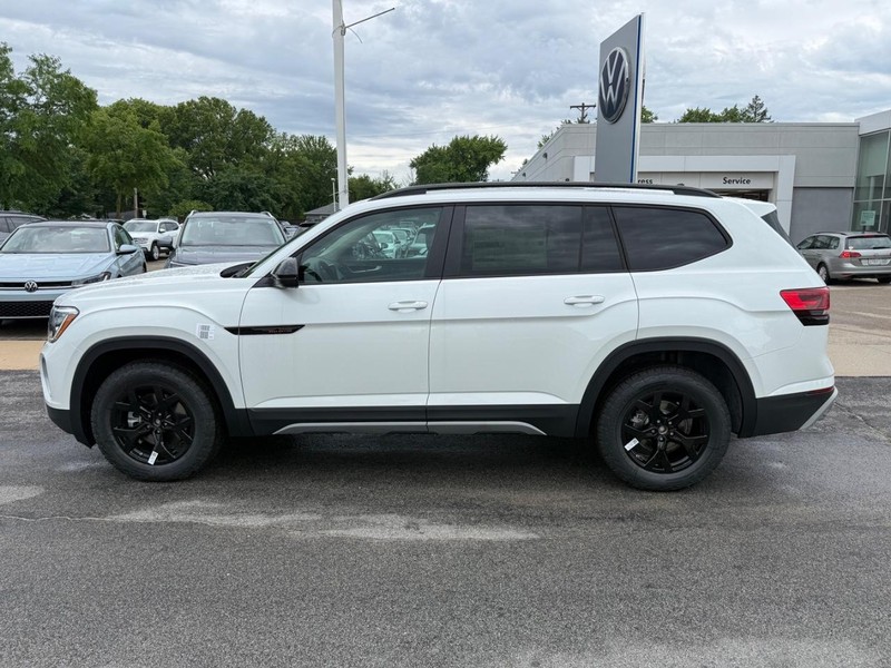 Volkswagen Atlas Vehicle Full-screen Gallery Image 2