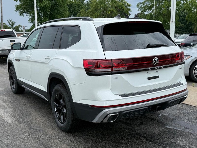 Volkswagen Atlas Vehicle Full-screen Gallery Image 3