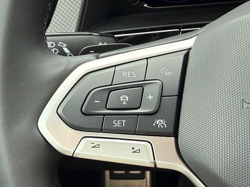 Volkswagen Atlas Vehicle Full-screen Gallery Image 10