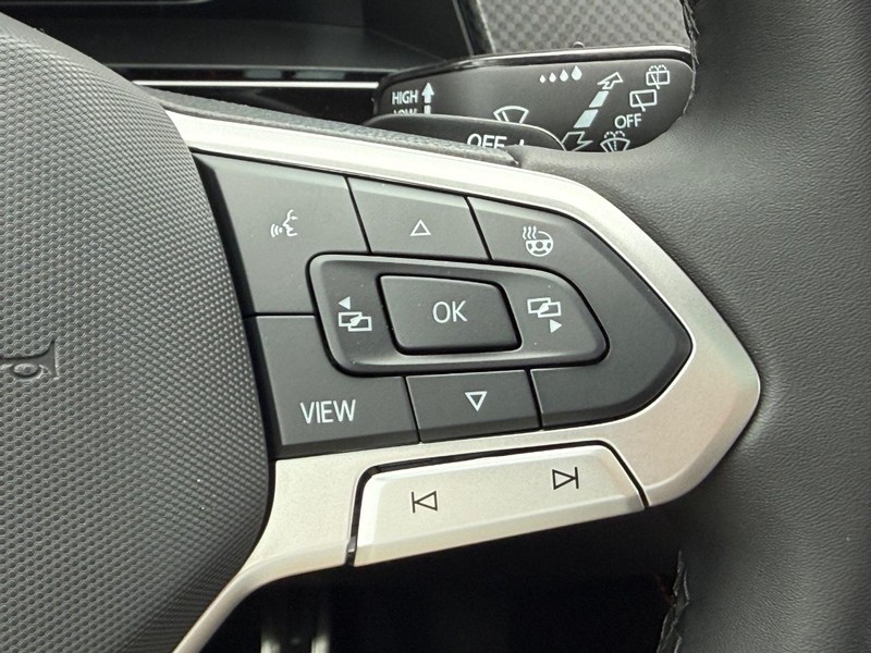 Volkswagen Atlas Vehicle Full-screen Gallery Image 11