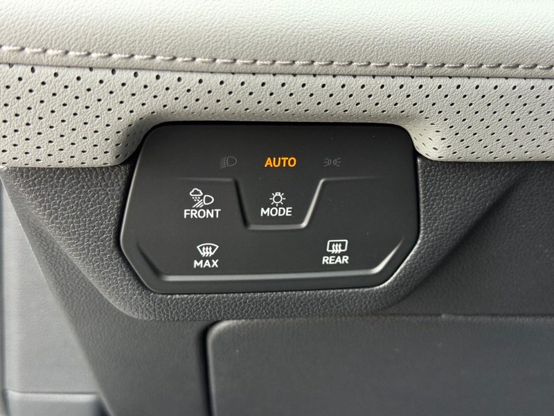 Volkswagen Atlas Vehicle Full-screen Gallery Image 14