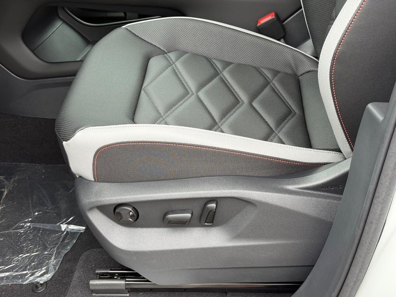Volkswagen Atlas Vehicle Full-screen Gallery Image 15